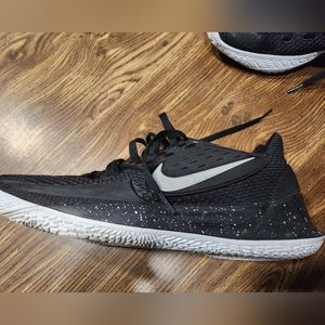 Nike Kyrie 2 Low size 13 mens